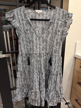 Elan Black and White Printed Ruffle-Sleeve Dress